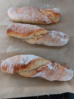 Knuspriges französisches Baguette selbst backen