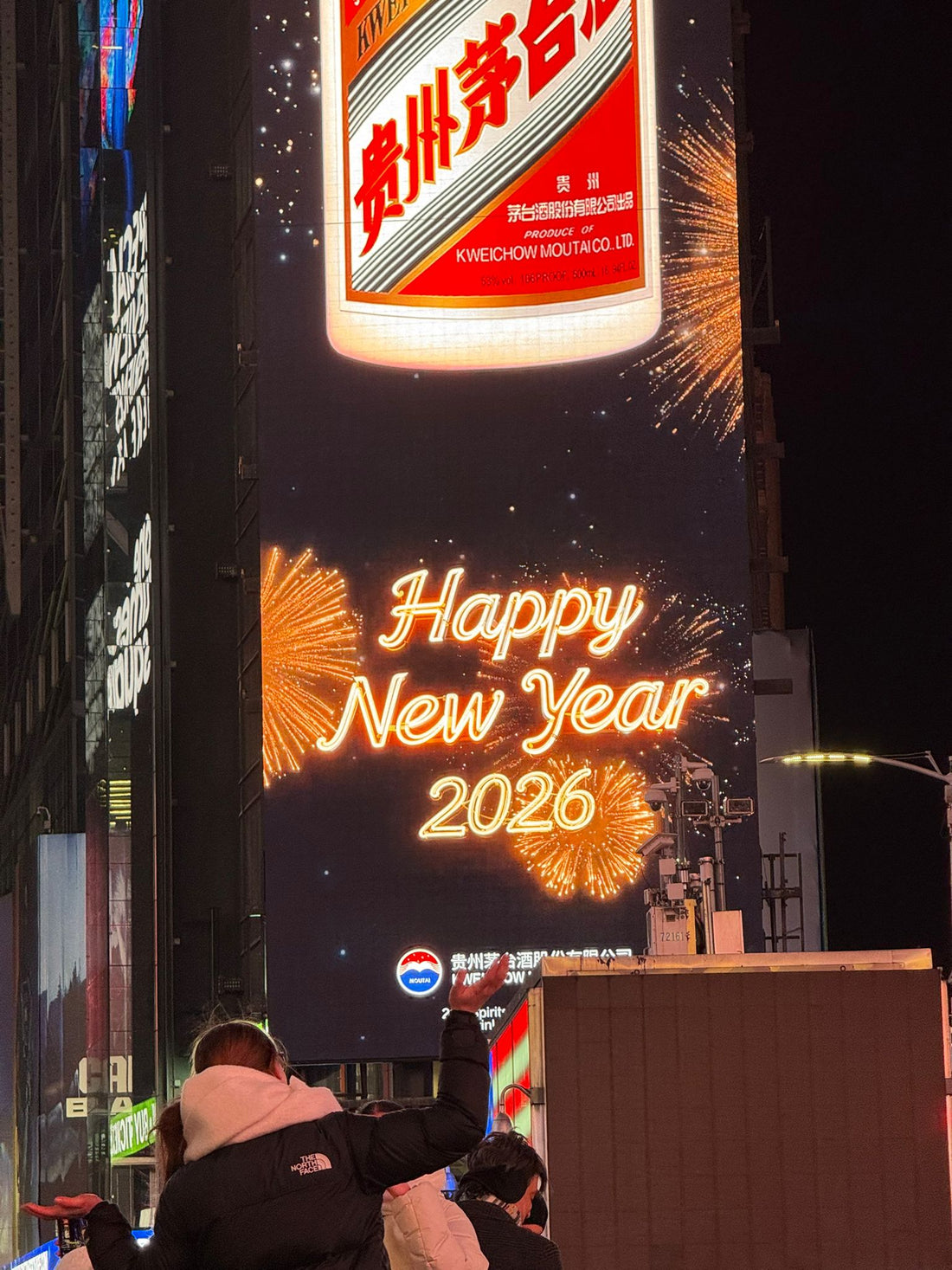 Frau über 50 praktiziert Achtsamkeit und Wellness – bewusst ins neue Jahr starten