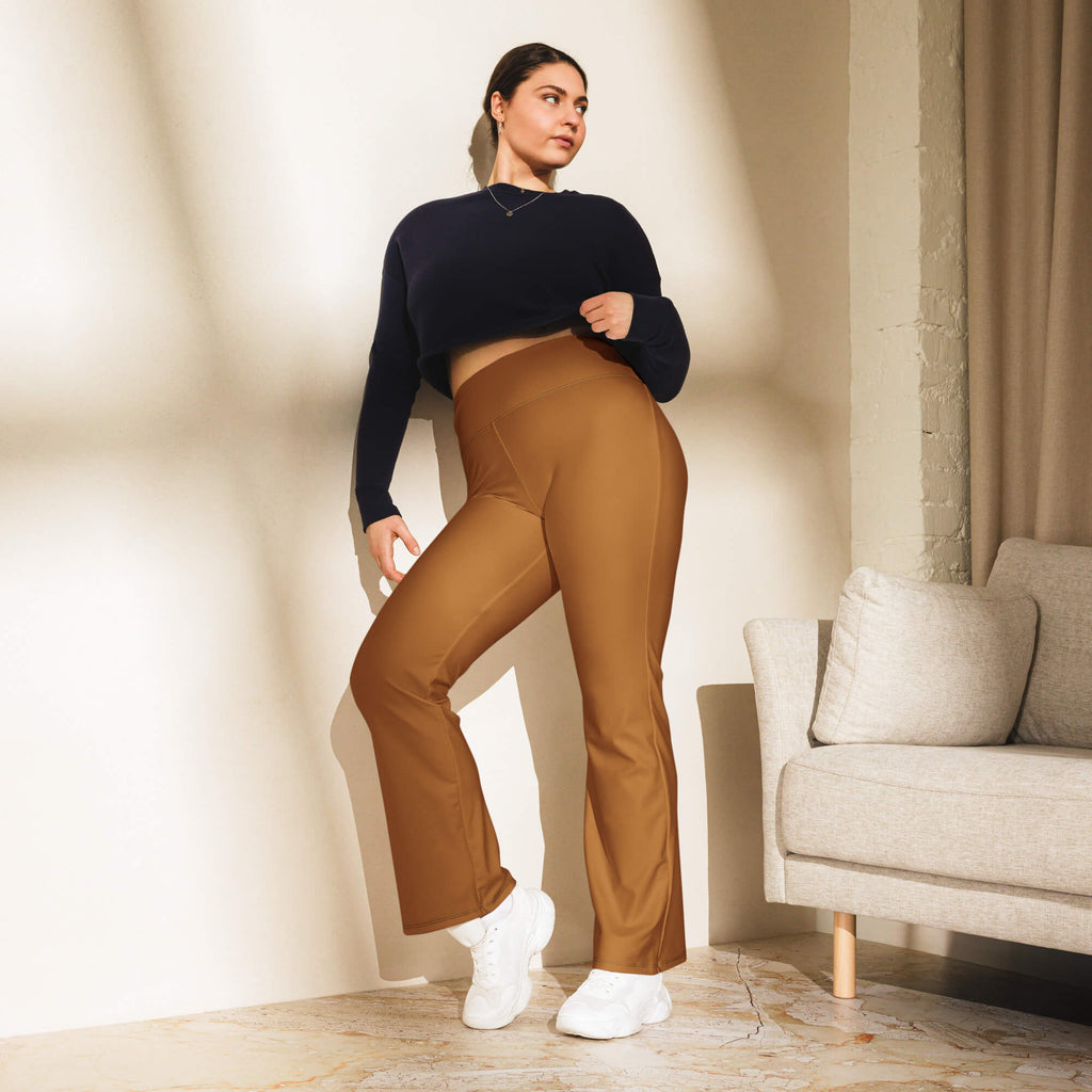 Braune Leggins mit Schlag - Vorderansicht im trendigen Retro-Style