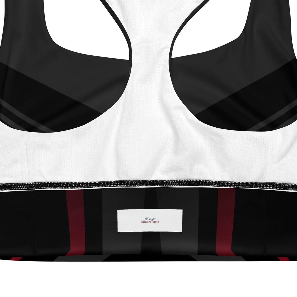Innenseite des Sport-BHs mit weißem Futter, Nähten und famora-style-Label am unteren Bund