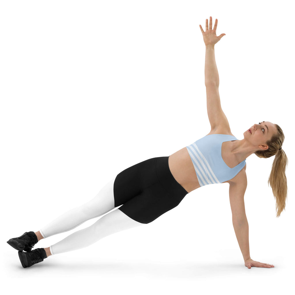 Himmelsblau Sport-BH Longline – Seitenplanke Yoga-Pose aktive Frauen 50+ | famora-style