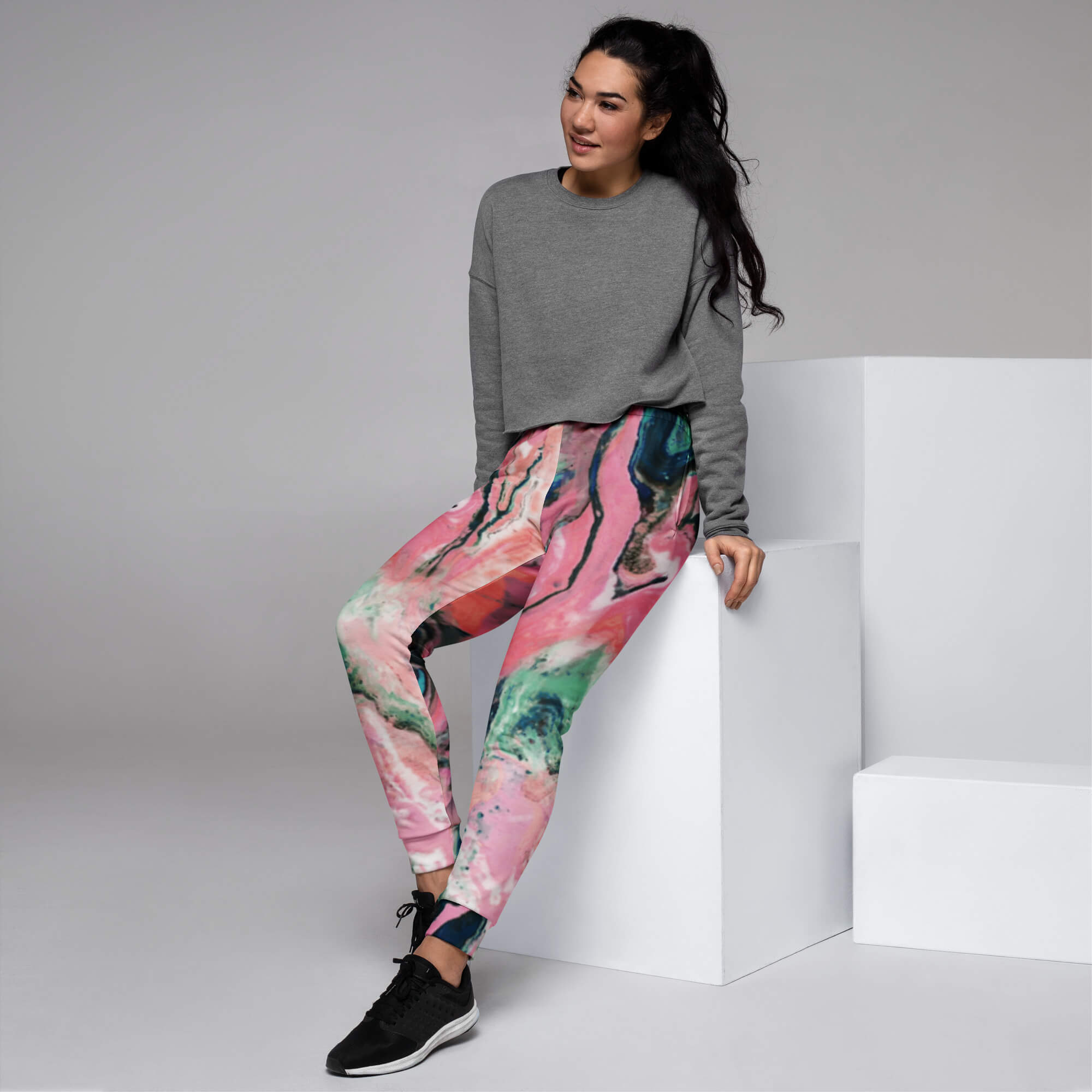 Flow & Balance Jogginghose – Vorderansicht – Nachhaltige Damen-Jogginghose für Yoga & Alltag