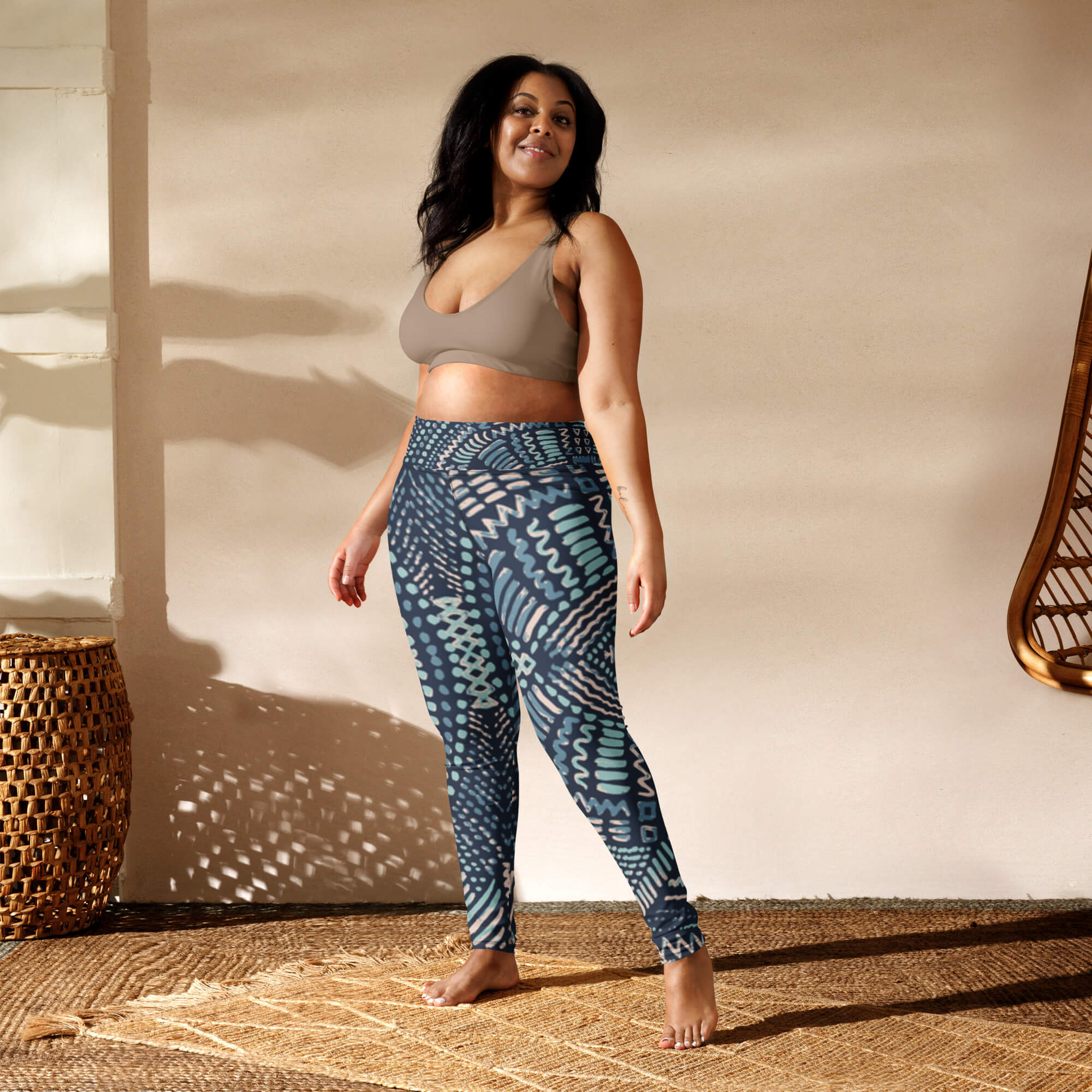 Inner Glow Yoga-Leggings – Vorderansicht 1 – High Waist Leggings aus recyceltem Polyester