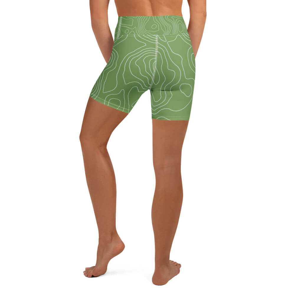 Leichtigkeit Yoga Shorts Grün Rückansicht – High-Waist mit Vier-Wege-Stretch | Famora-Stil