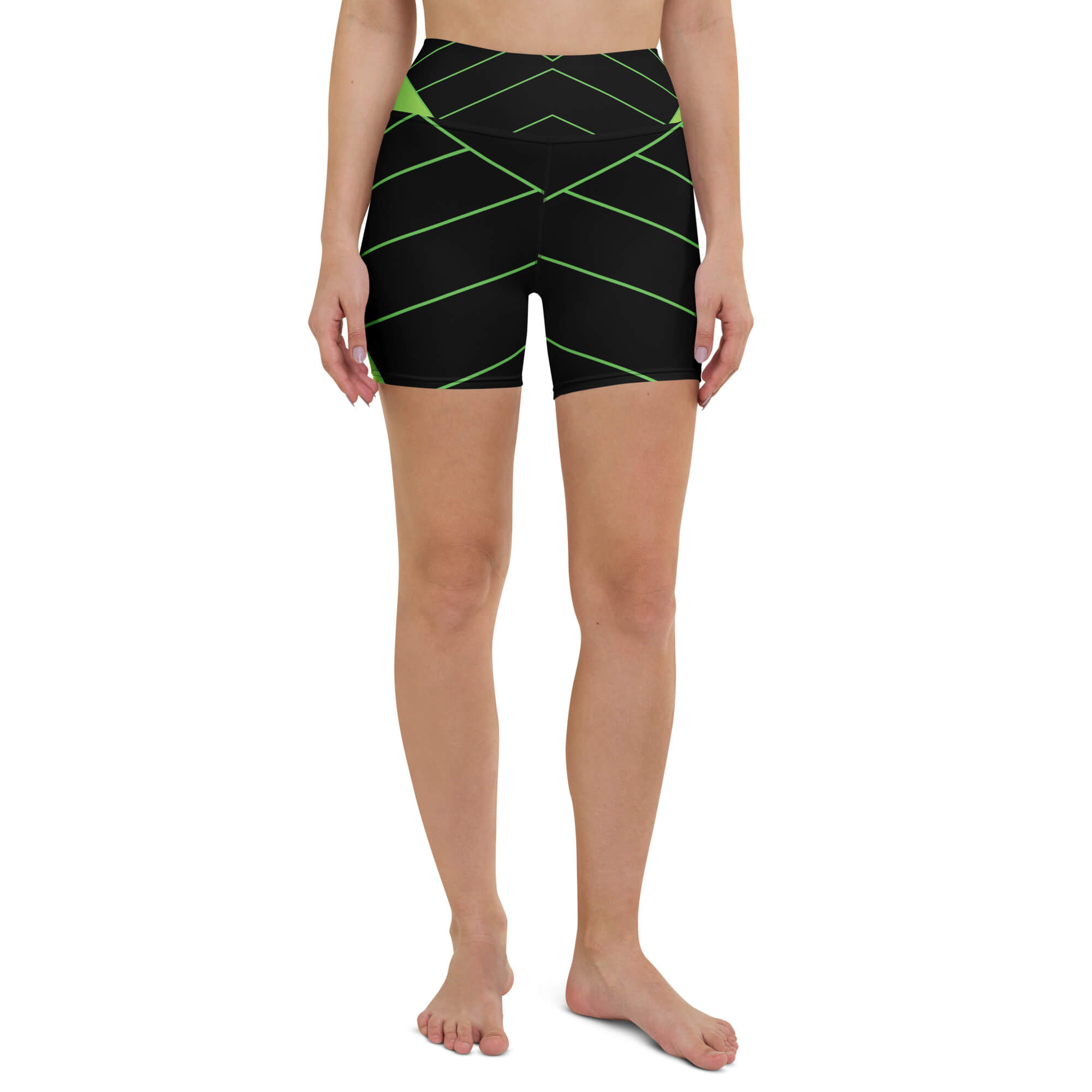 Waldkraft Yoga Shorts Schwarz-Grün getragen – Damen Activewear für Yoga & Fitness | Famora-Stil